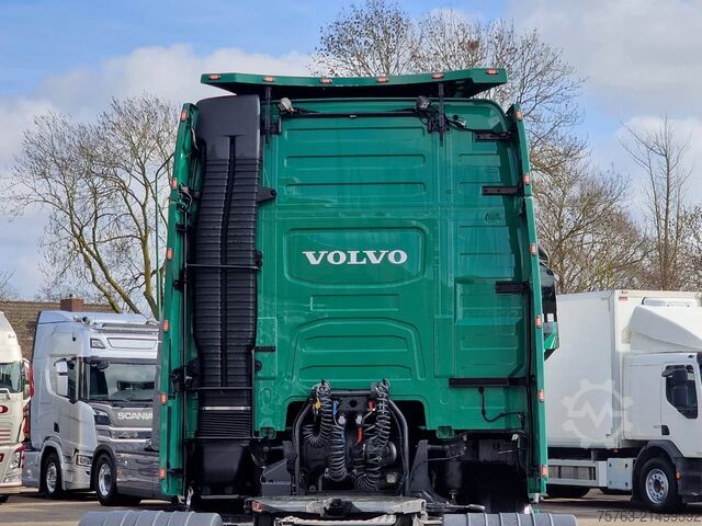 Standard-SZM Volvo FH 500 XL - full air - retarder - costum interi...
