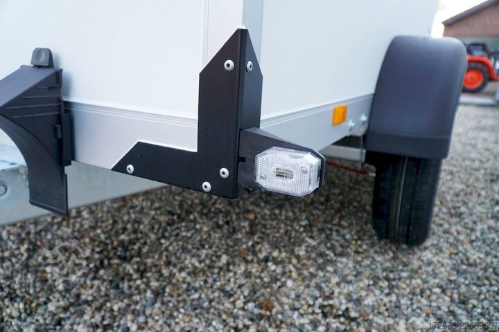 Box trailer Humbaur HK 253015-18P 304X151X180CM 2500KG KOFFERANHÄNGER
