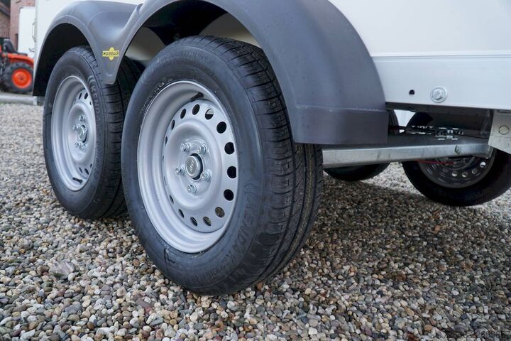 Box trailer Humbaur HK 253015-18P 304X151X180CM 2500KG KOFFERANHÄNGER