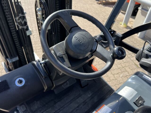 Elektro 4 Rad-Stapler Toyota 8 FBMT 35 / Akku 92%, 1.020h!