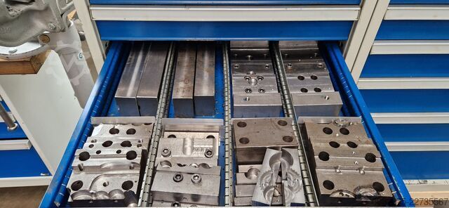 Vertical machining center Mikron mit 14768 Spindelstunden VCE1400+