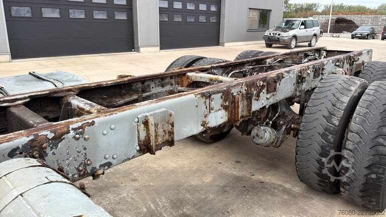 Fahrgestell mit Fahrerhaus Scania 124 - 400 (MANUAL PUMP / POMPE MANUELLE / BOITE...