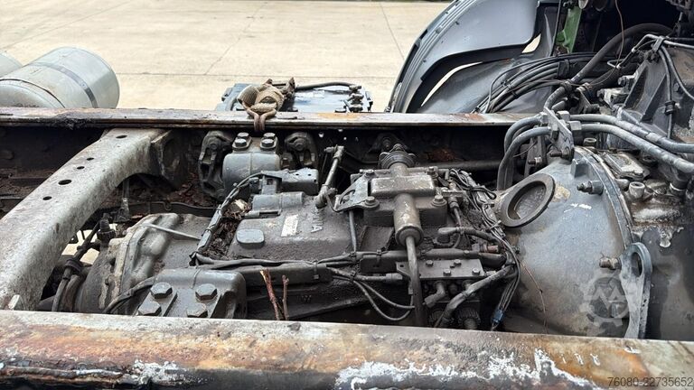 Fahrgestell mit Fahrerhaus Scania 124 - 400 (MANUAL PUMP / POMPE MANUELLE / BOITE...