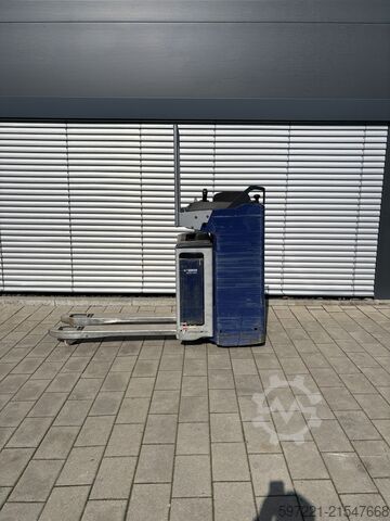 Pallet Trucks Sit-Down Still FXH20