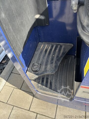 Pallet Trucks Sit-Down Still FXH20