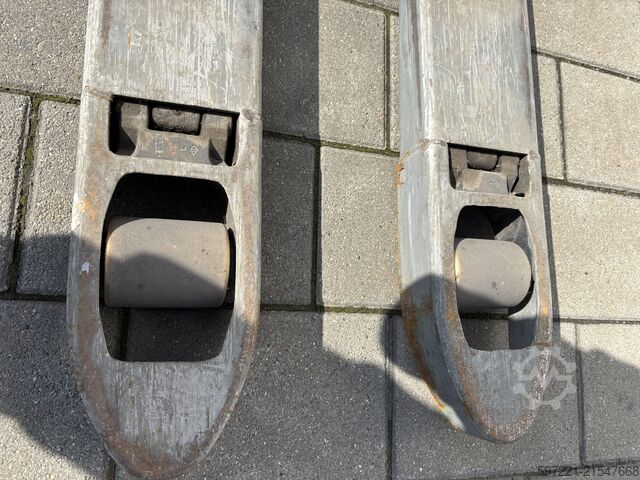 Pallet Trucks Sit-Down Still FXH20