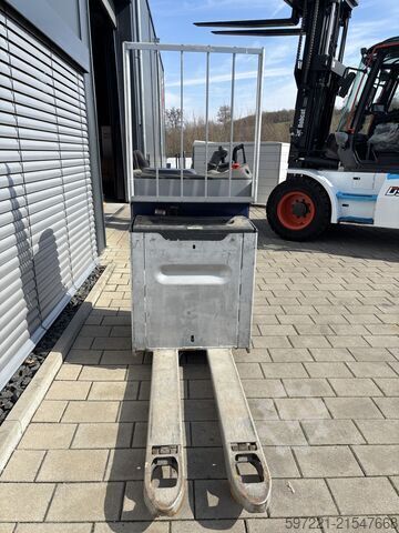 Pallet Trucks Sit-Down Still FXH20