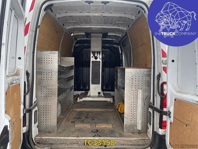 Lifting platform Renault Master 130 CV