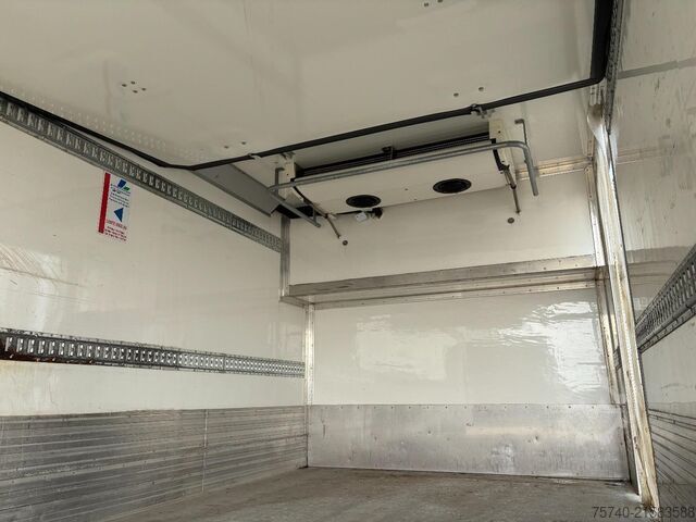 Refrigerated/freezer transport Renault Midlum 220 DXI + CARRIER 850 supra + EURO 5 + l...
