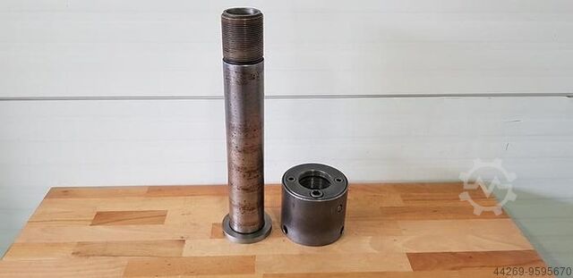 Spindle sleeve with lock  