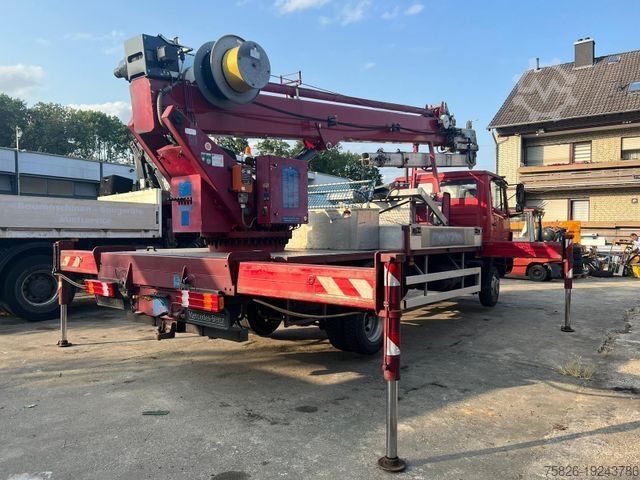 Truck-mounted crane van MERCEDES-BENZ 814 Dachdeckerkran Böcker AK 32/1200*Arbeitskorb