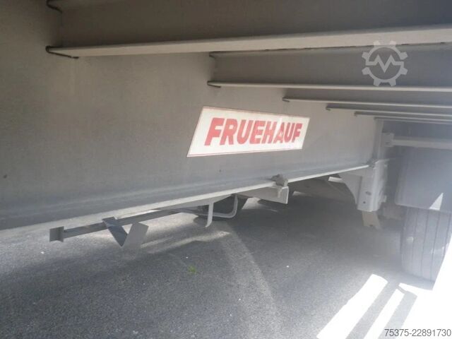 Loading platform Fruehauf Curtainsider Hard wood floor