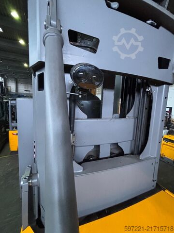 Articulated Trucks / VNA Jungheinrich EKX 410