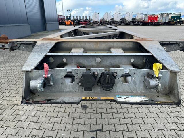 Container transportation Van Hool 3-ASSIGE OPLEGGER 20FT ADR chassis / empty weig...