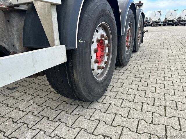 Container transportation Van Hool 3-ASSIGE OPLEGGER 20FT ADR chassis / empty weig...