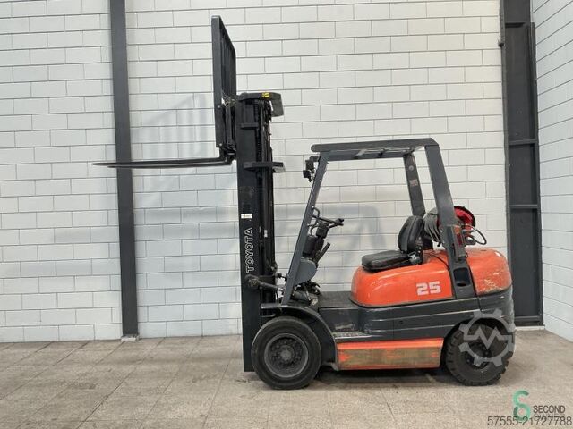 Forklift Toyota 42 6FGF25