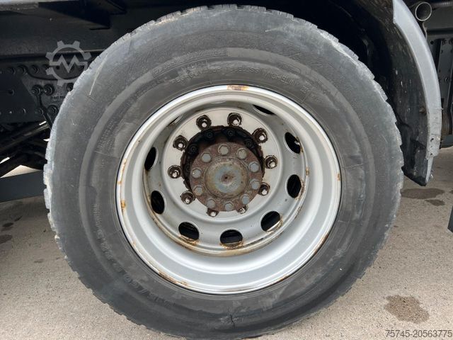 LKW mit Getränkeaufbau MERCEDES-BENZ AXOR 2529 * VOLLLUFT * WENIG KM *  2T LBW