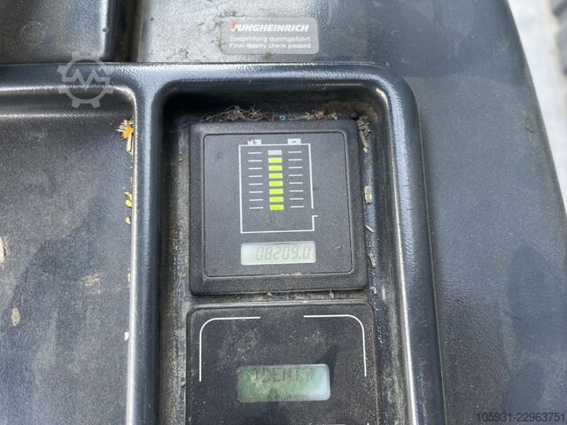 Schlepper Jungheinrich EZS130