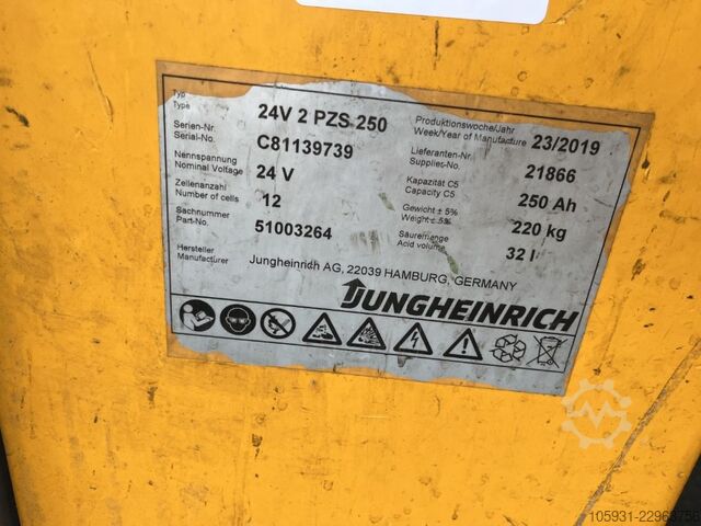 Schlepper Jungheinrich EZS130