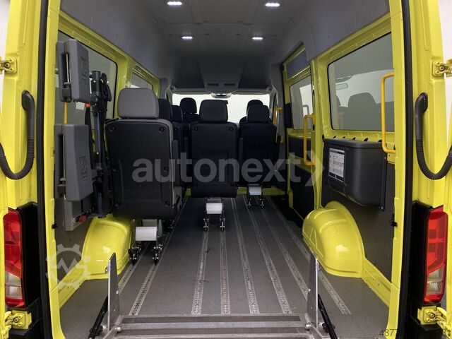 Kleinbus VW Crafter 35 Aut. *Rollstuhl-Rampe* 8-Sitze (5615)