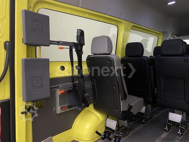Kleinbus VW Crafter 35 Aut. *Rollstuhl-Rampe* 8-Sitze (5615)