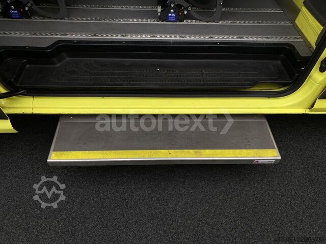 Kleinbus VW Crafter 35 Aut. *Rollstuhl-Rampe* 8-Sitze (5615)