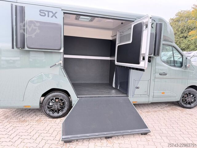 Viehtransporter RENAULT Master STX 5 Sitzer Haras ex. Lang Automatik