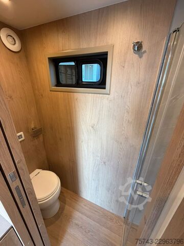 Pferdeanhänger  STX Trailer  4 Pferde Wohnung, Dusche, Neu