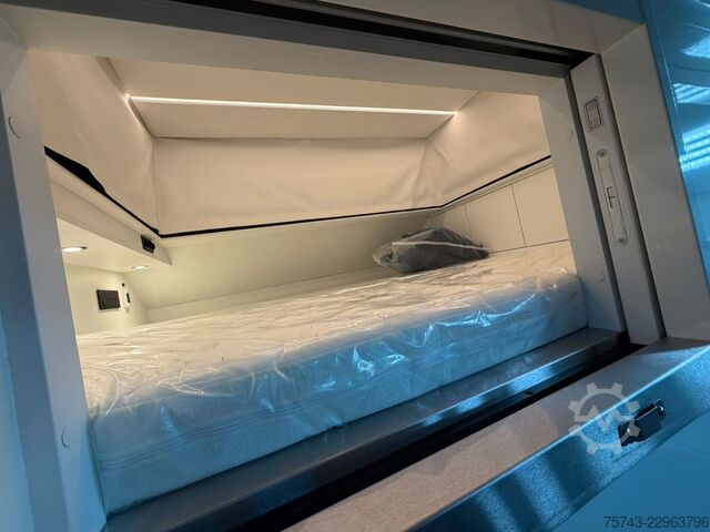 Pferdeanhänger  STX Trailer  4 Pferde Wohnung, Dusche, Neu