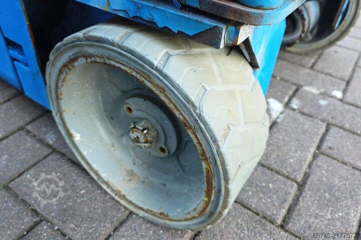 Scherenhebebühne Genie GS1932 Electric, Working Height 7.8 m, 227kg Capac
