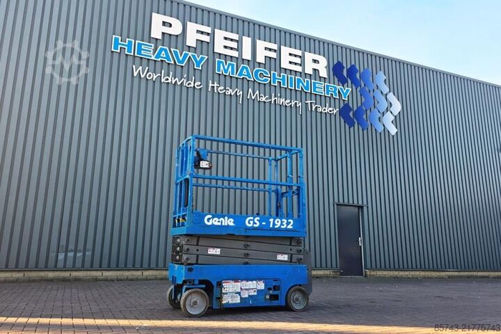 Scherenhebebühne Genie GS1932 Electric, Working Height 7.8 m, 227kg Capac