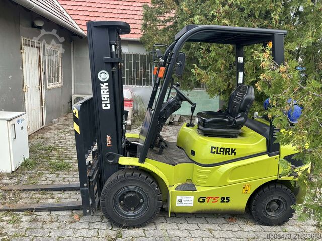Gabelstapler CLARK GTS 25