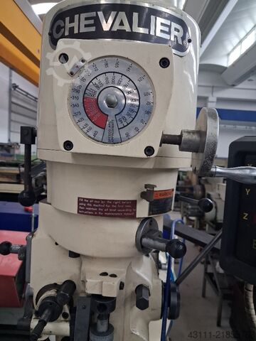 Dreiachsige Vertikalfräsmaschine FALCON CHEVALIER FM-3VS