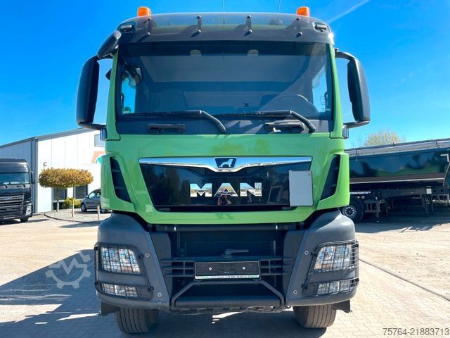 Three-sided tipper truck MAN TGS 26.460 / Meiller Stahl 3-Seitenkipper/6x6/AP