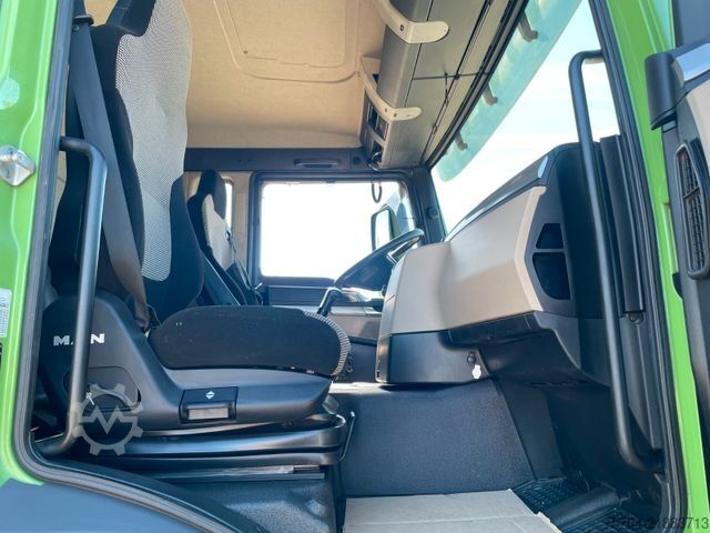 Three-sided tipper truck MAN TGS 26.460 / Meiller Stahl 3-Seitenkipper/6x6/AP