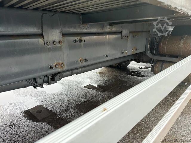 Ladepritsche Volvo FM 11.330 4x2, Flatbed-truck with 18t/m Crane, ...