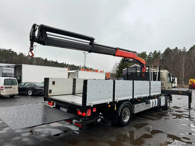 Ladepritsche Volvo FM 11.330 4x2, Flatbed-truck with 18t/m Crane, ...