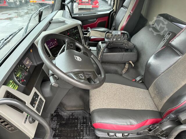 Ladepritsche Volvo FM 11.330 4x2, Flatbed-truck with 18t/m Crane, ...