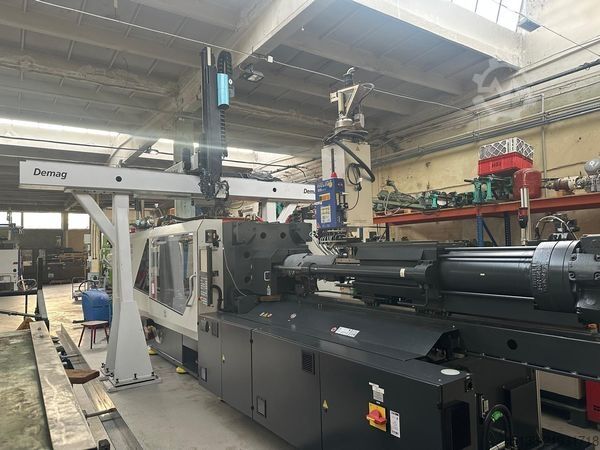 Injection molding machine Sumitomo Demag Systec 350/720-2300