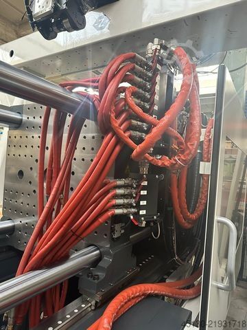 Injection molding machine Sumitomo Demag Systec 350/720-2300