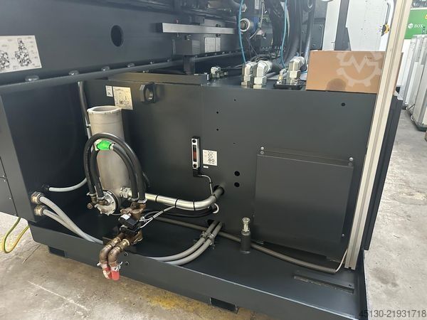 Injection molding machine Sumitomo Demag Systec 350/720-2300