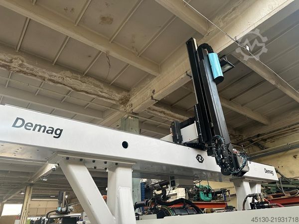 Injection molding machine Sumitomo Demag Systec 350/720-2300