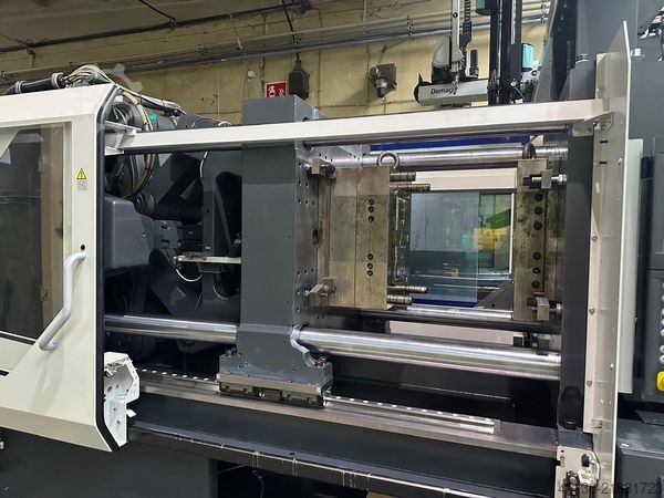 Injection molding machine Sumitomo Demag Systec 350/720-2300 / Pro