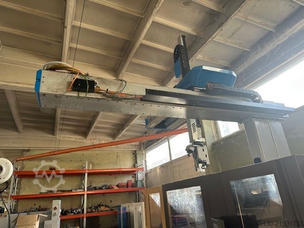 Injection molding machine Krauss Maffei KM 250-2000 CX Blue Power