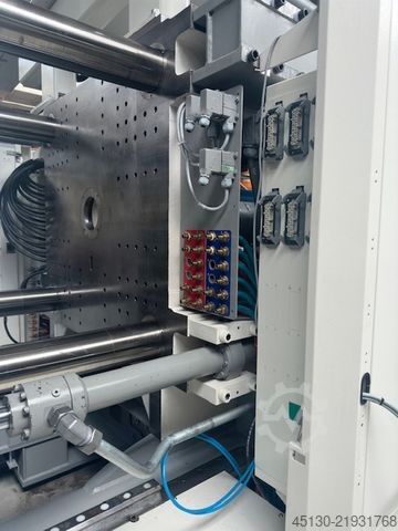 Injection molding machine Krauss Maffei KM 250-2000 CX Blue Power
