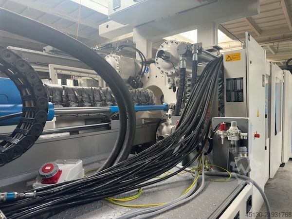 Injection molding machine Krauss Maffei KM 250-2000 CX Blue Power
