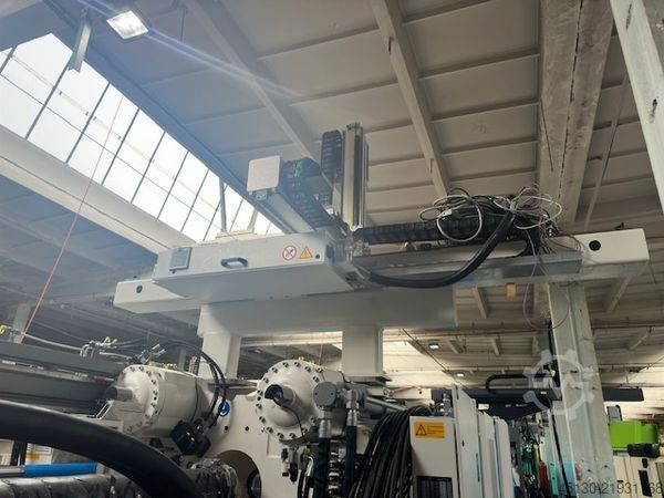 Injection molding machine Krauss Maffei KM 250-2000 CX Blue Power