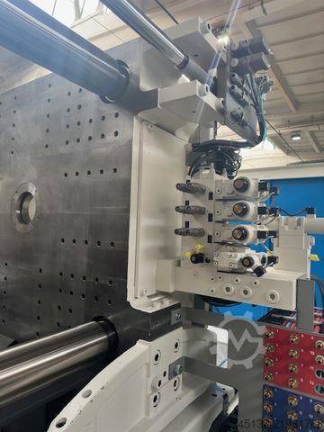 Injection molding machine Krauss Maffei KM 250-2000 CX Blue Power