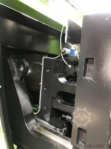 Injection molding machine Engel Victory 330/110 Tech