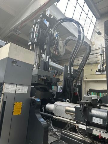 Injection molding machine Engel Victory 330H/200V/140 combi Ecodrive